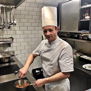 Lucas Levequ, Chef de partie